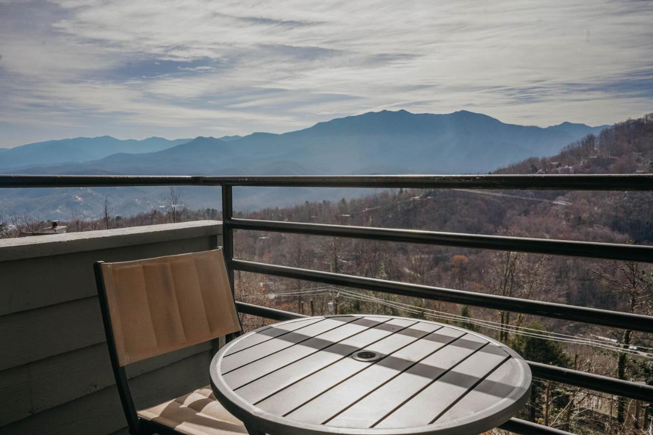 Smoky Mountains Studio With Balcony Gatlinburg Exterior photo