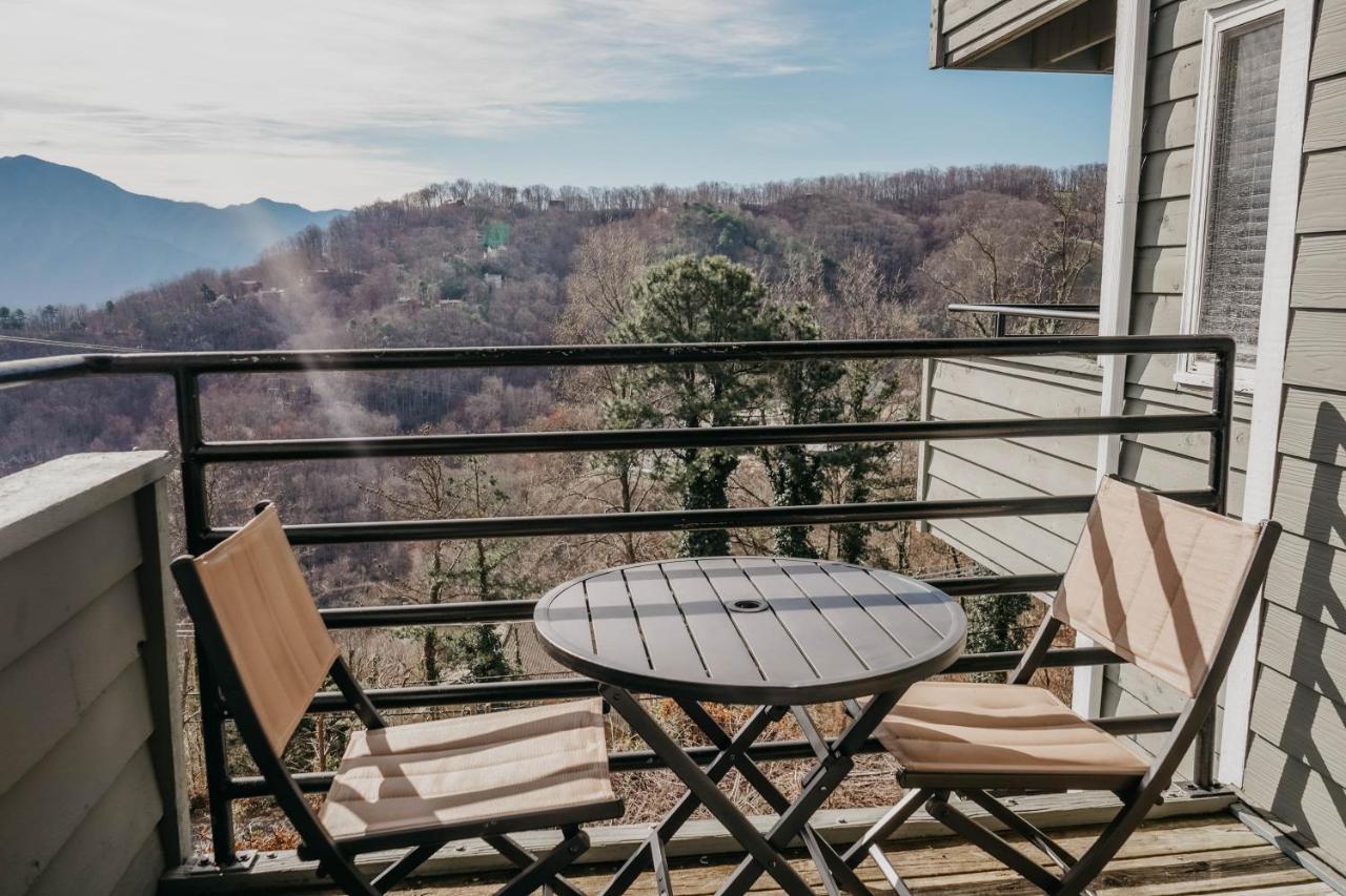 Smoky Mountains Studio With Balcony Apartment Gatlinburg Exterior photo