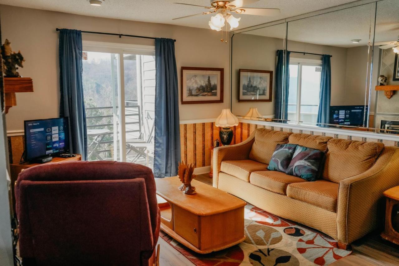 Smoky Mountains Studio With Balcony Gatlinburg Exterior photo